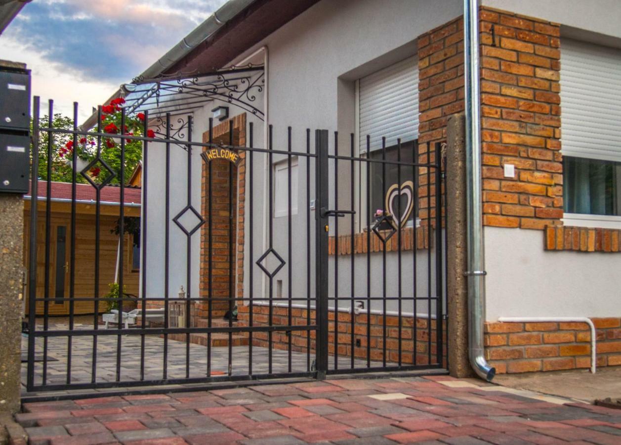 Feliz Apartman ยูลา ภายนอก รูปภาพ